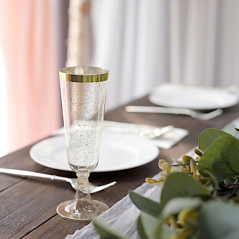 https://balsacircle.com/cdn/shop/products/balsa-circle-champagne-flutes-12-clear-6-oz-disposable-flutes-glittered-plastic-champagne-glasses-with-gold-trim-plst-cu0071-clgd-31360011960368_800x800.jpg?v=1678163462