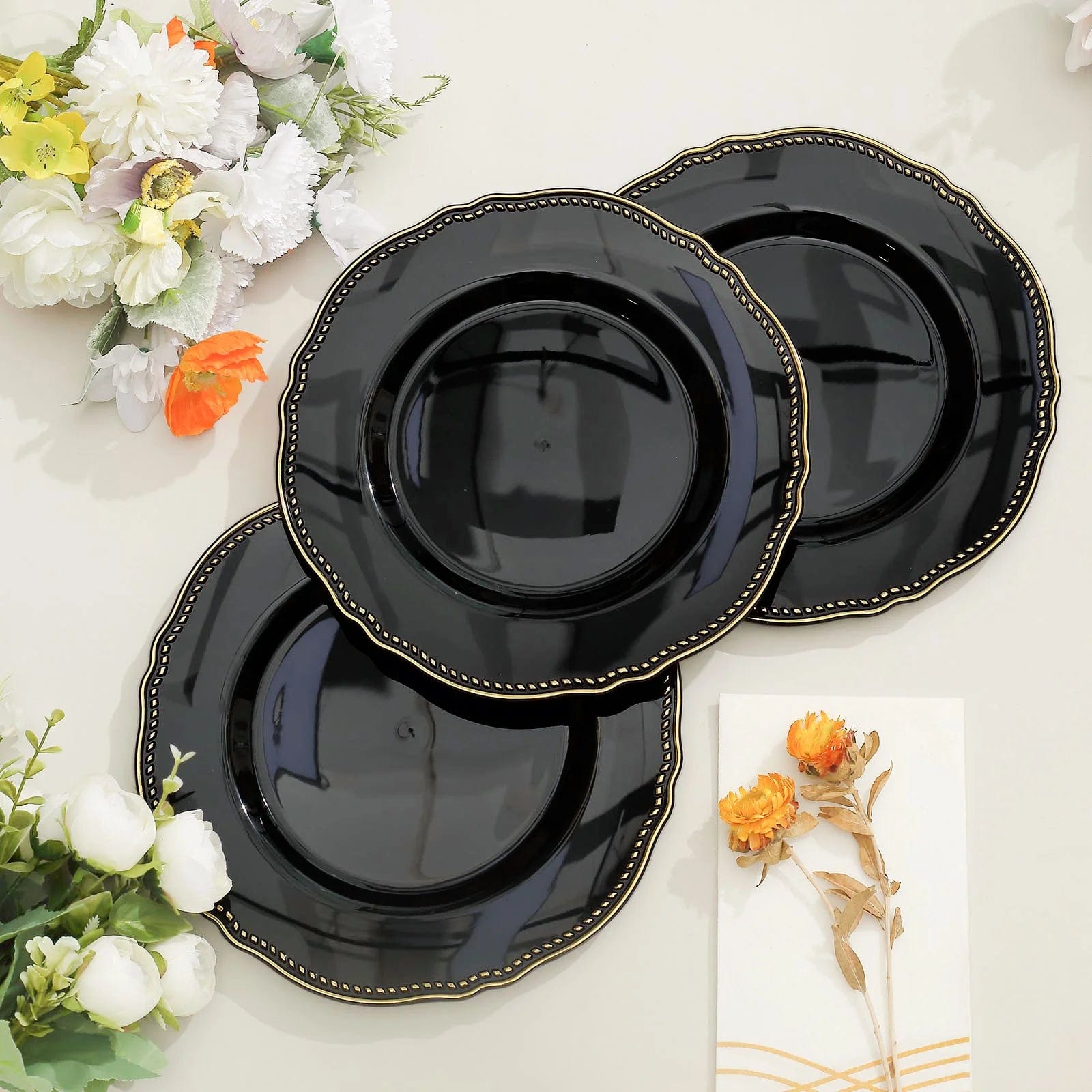 10 Round Disposable Plastic Dinner Plates with Gold Scalloped Trim