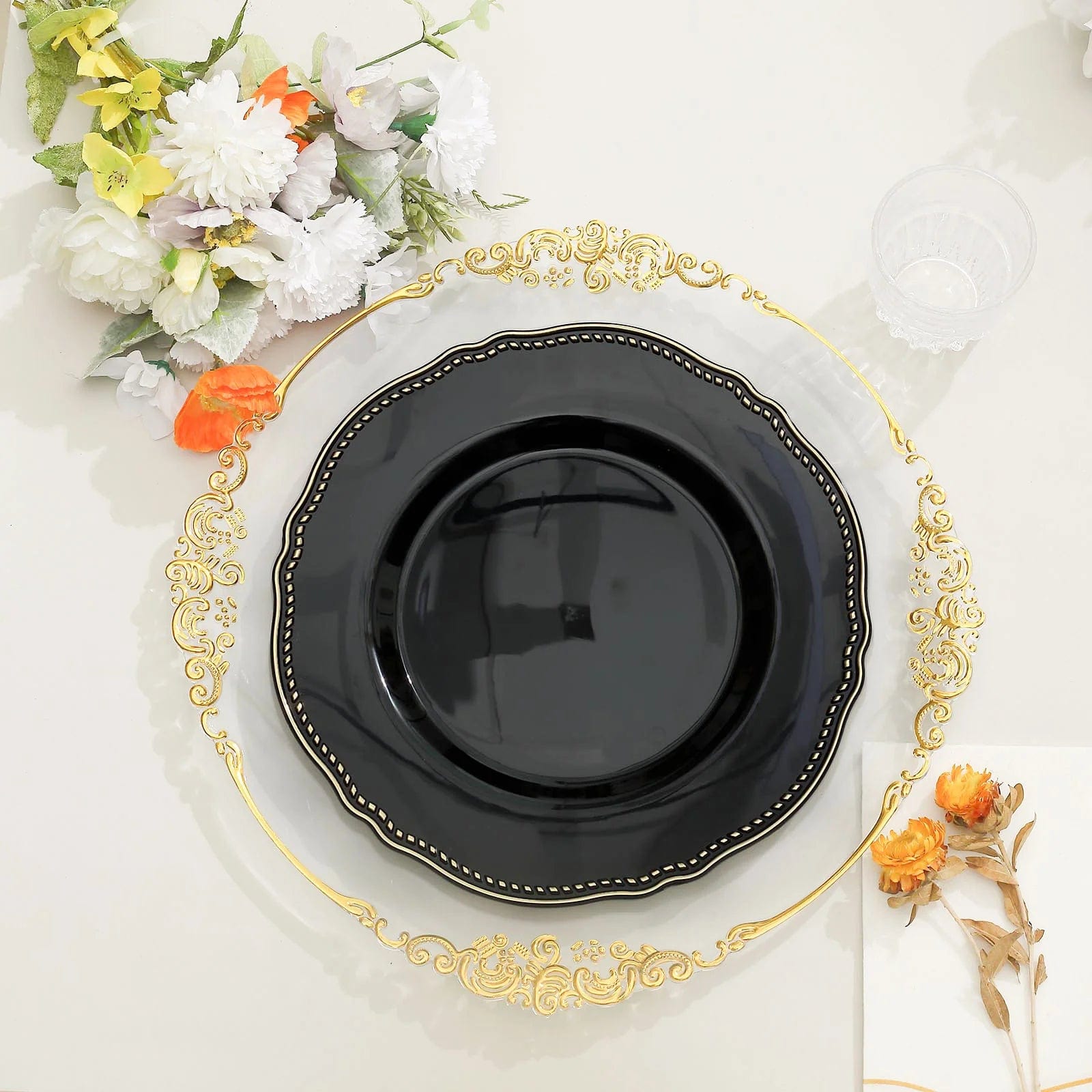 10 Round Disposable Plastic Dinner Plates with Gold Scalloped Trim