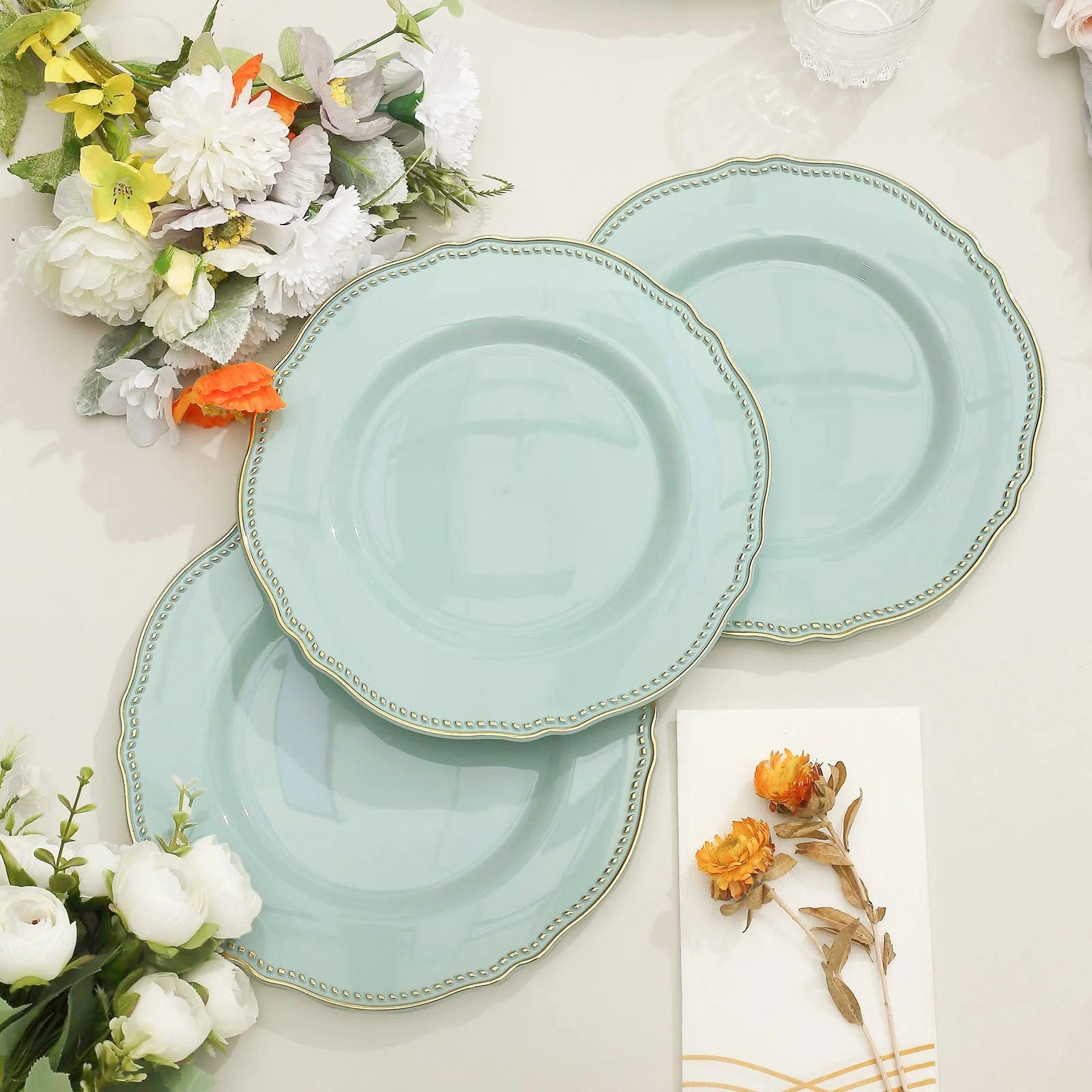 10 Round Disposable Plastic Dinner Plates with Gold Scalloped Trim