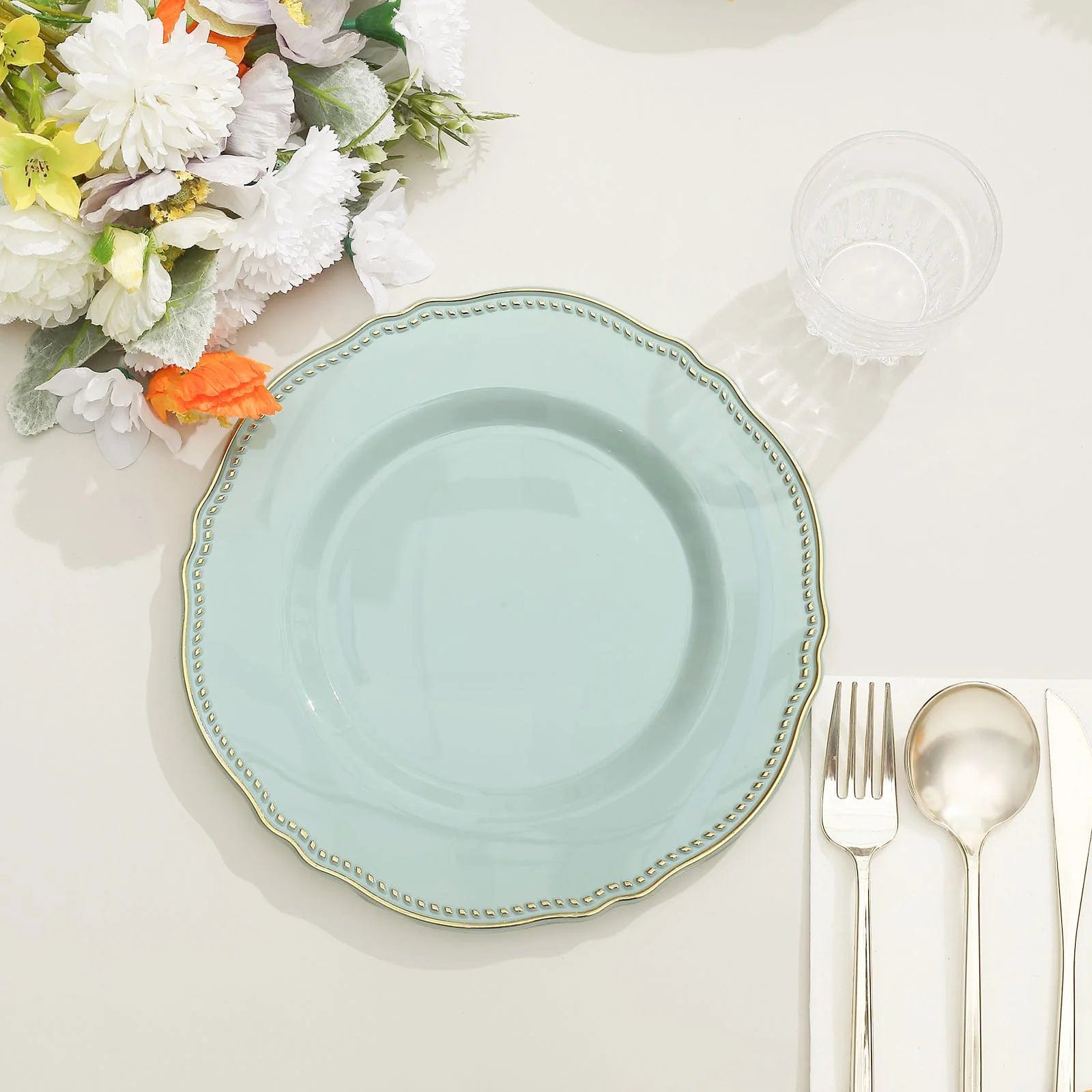 10 Round Disposable Plastic Dinner Plates with Gold Scalloped Trim