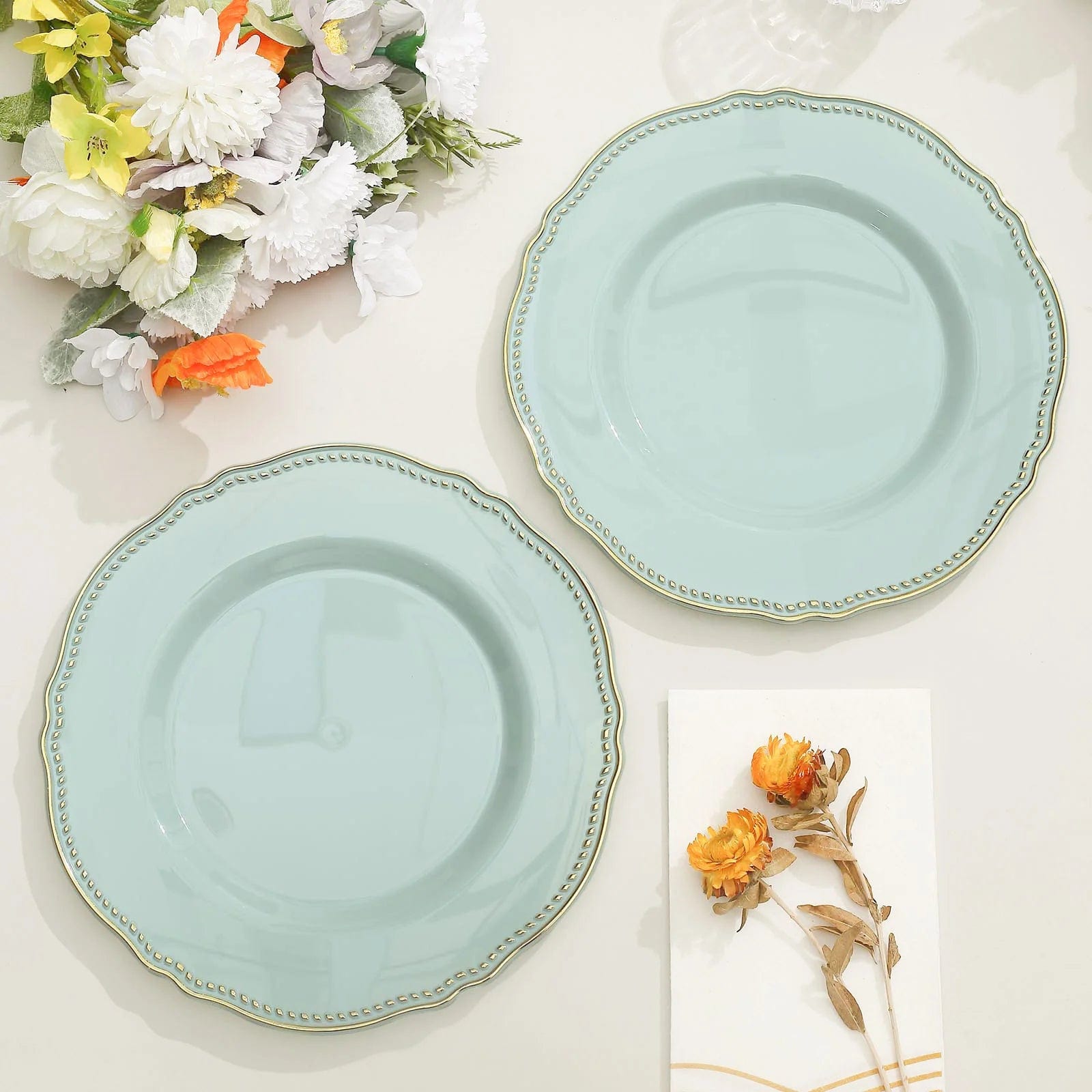10 Round Disposable Plastic Dinner Plates with Gold Scalloped Trim