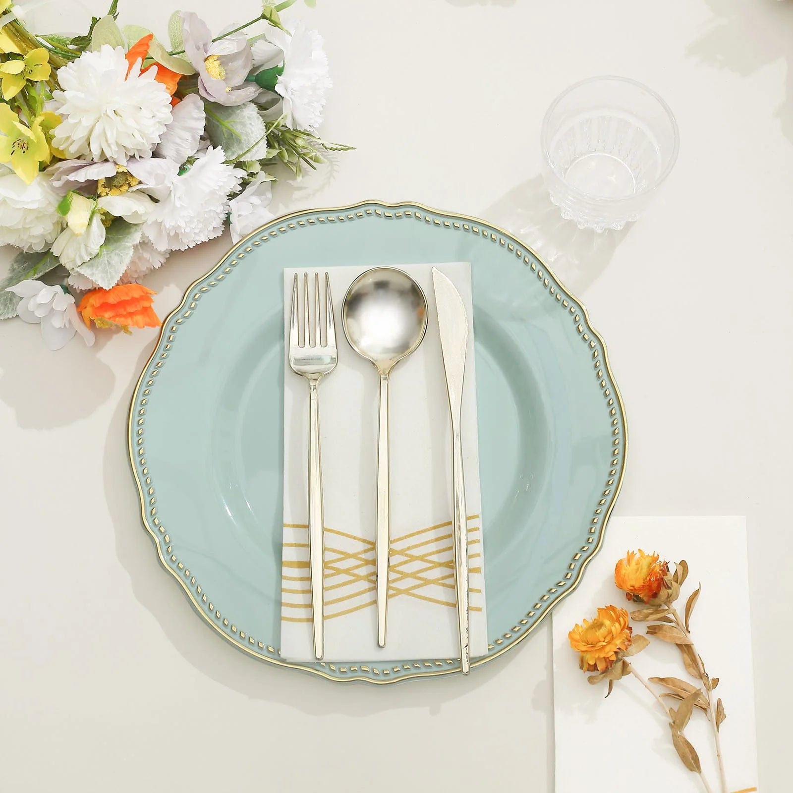 10 Round Disposable Plastic Dinner Plates with Gold Scalloped Trim