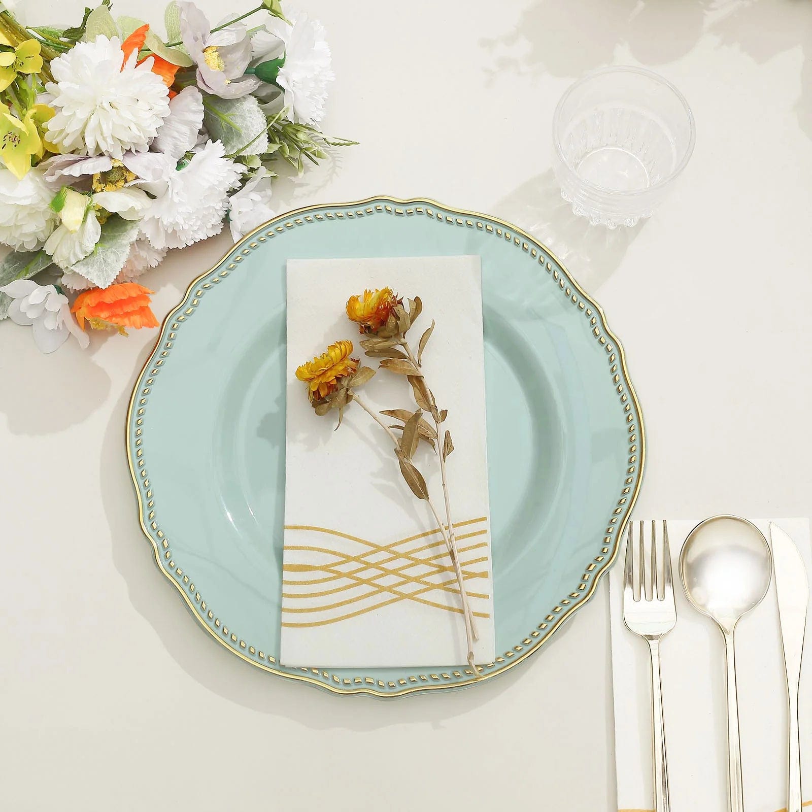 10 Round Disposable Plastic Dinner Plates with Gold Scalloped Trim