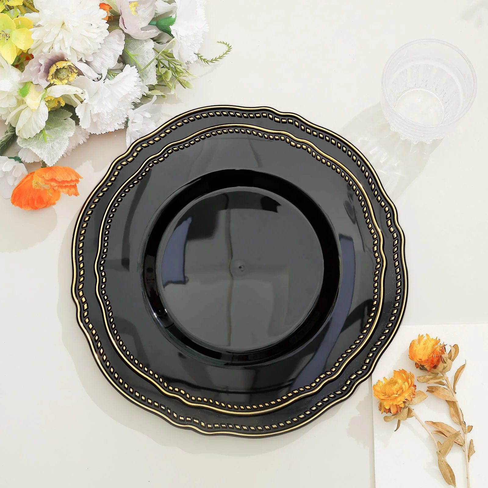 10 Round Disposable Plastic Dinner Plates with Gold Scalloped Trim