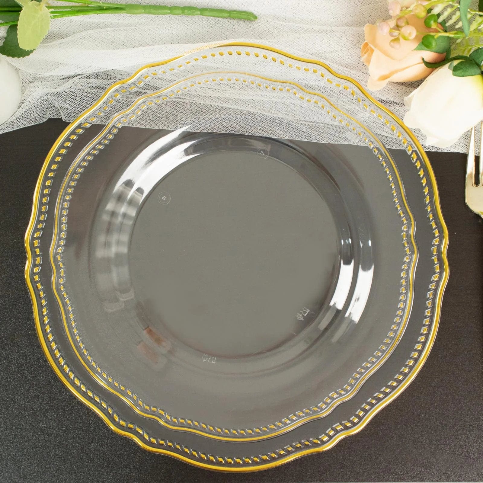 10 Round Disposable Plastic Dinner Plates with Gold Scalloped Trim