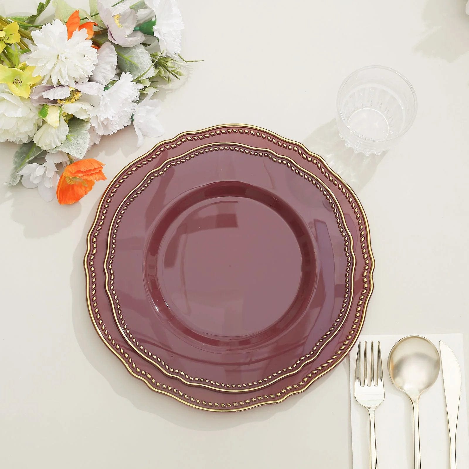 10 Round Disposable Plastic Dinner Plates with Gold Scalloped Trim