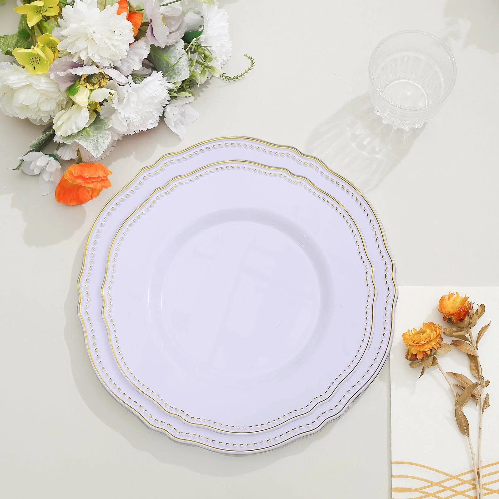 10 Round Disposable Plastic Dinner Plates with Gold Scalloped Trim