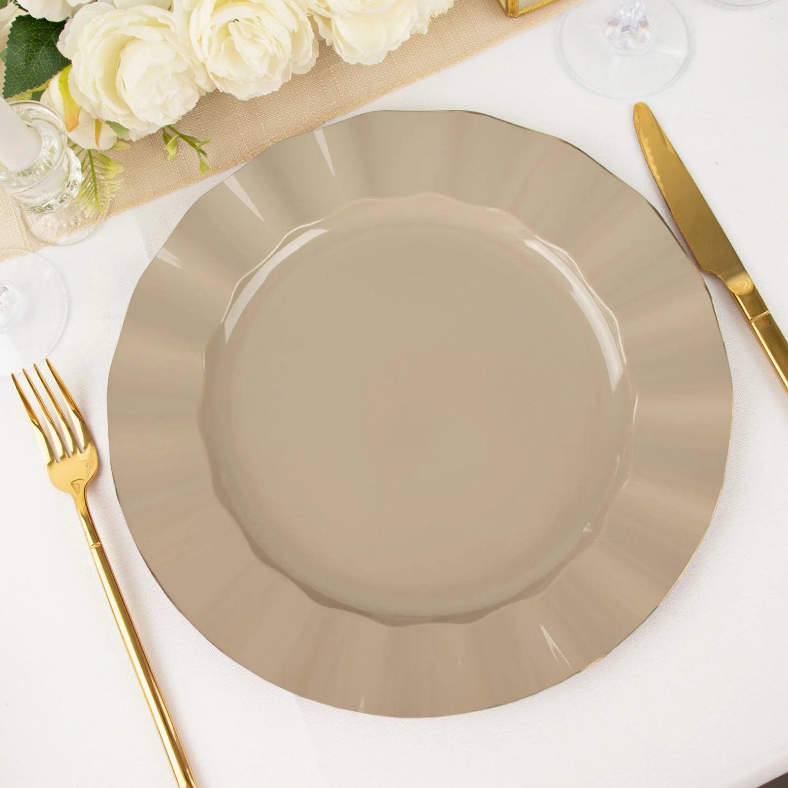 10 Round Disposable Salad Dinner Plastic Plates with Gold Wavy Trim