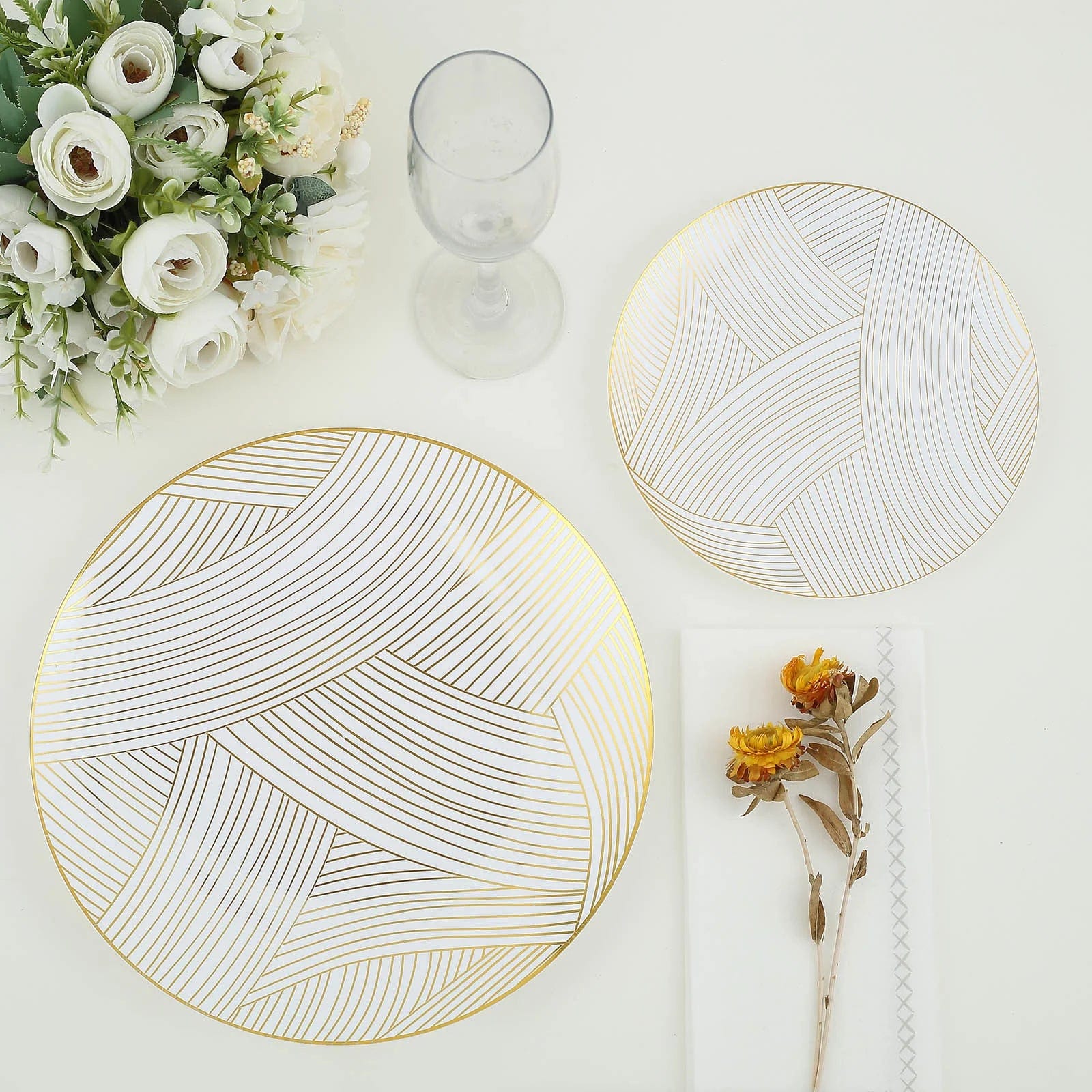 10 Round Disposable Salad and Dinner Plastic Plates with Wave Brush Strokes