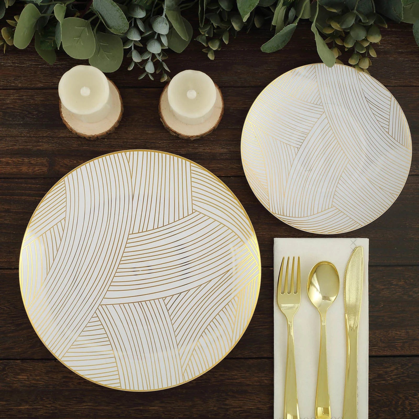 10 Round Disposable Salad and Dinner Plastic Plates with Wave Brush Strokes