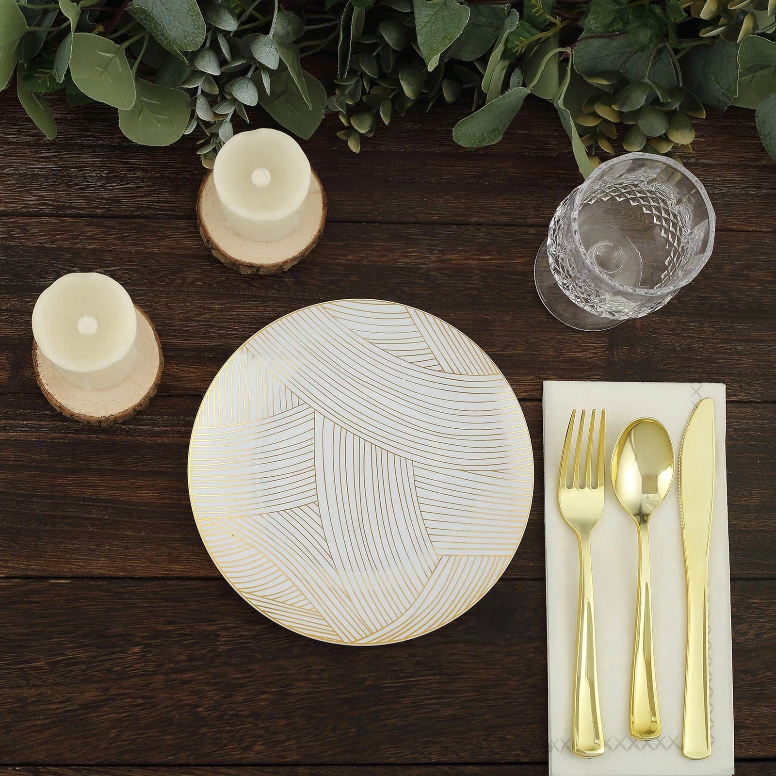 10 Round Disposable Salad and Dinner Plastic Plates with Wave Brush Strokes