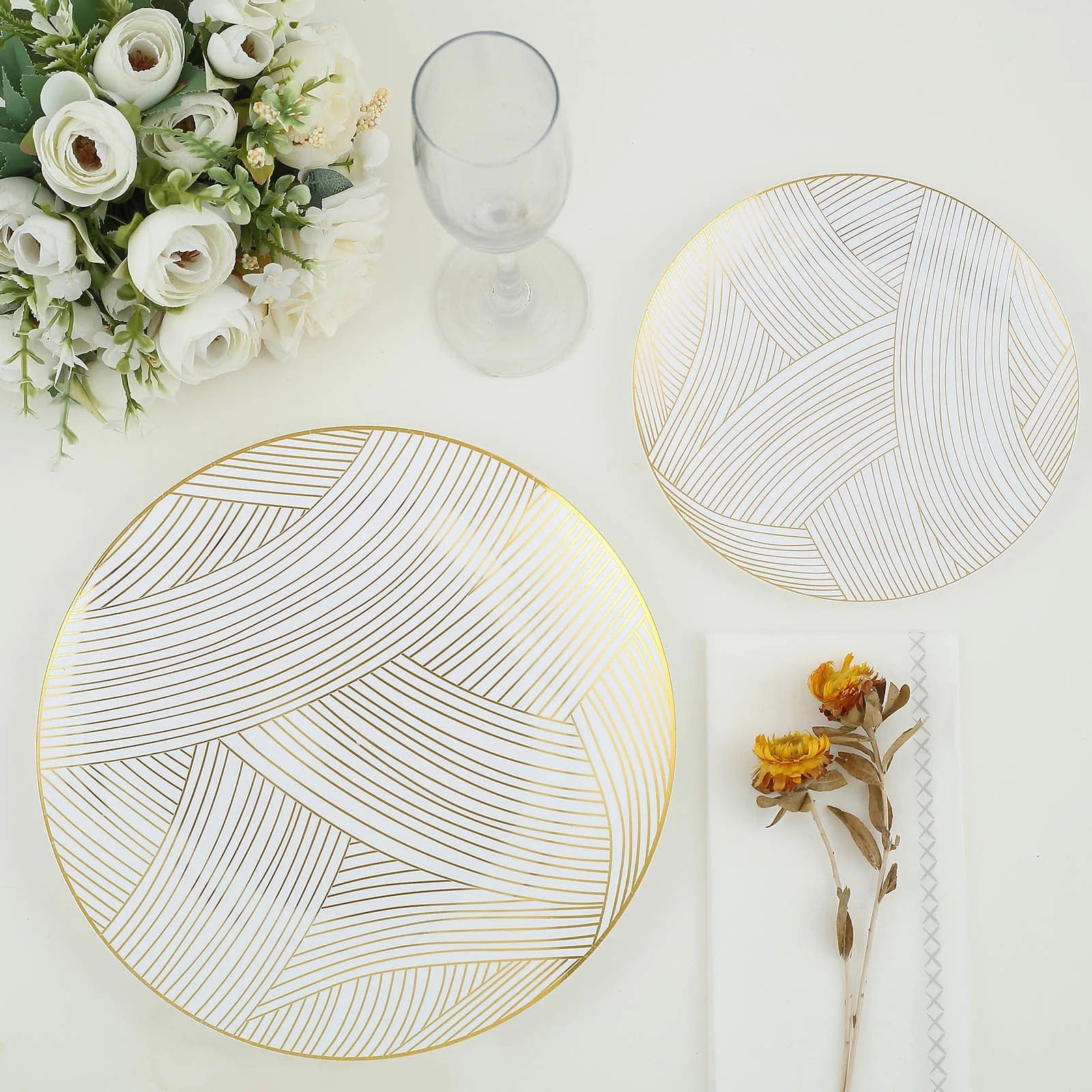 10 Round Disposable Salad and Dinner Plastic Plates with Wave Brush Strokes