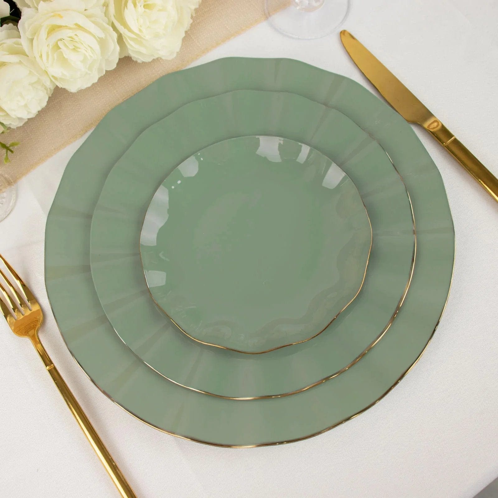 10 Round Disposable Salad Dinner Plastic Plates with Gold Wavy Trim