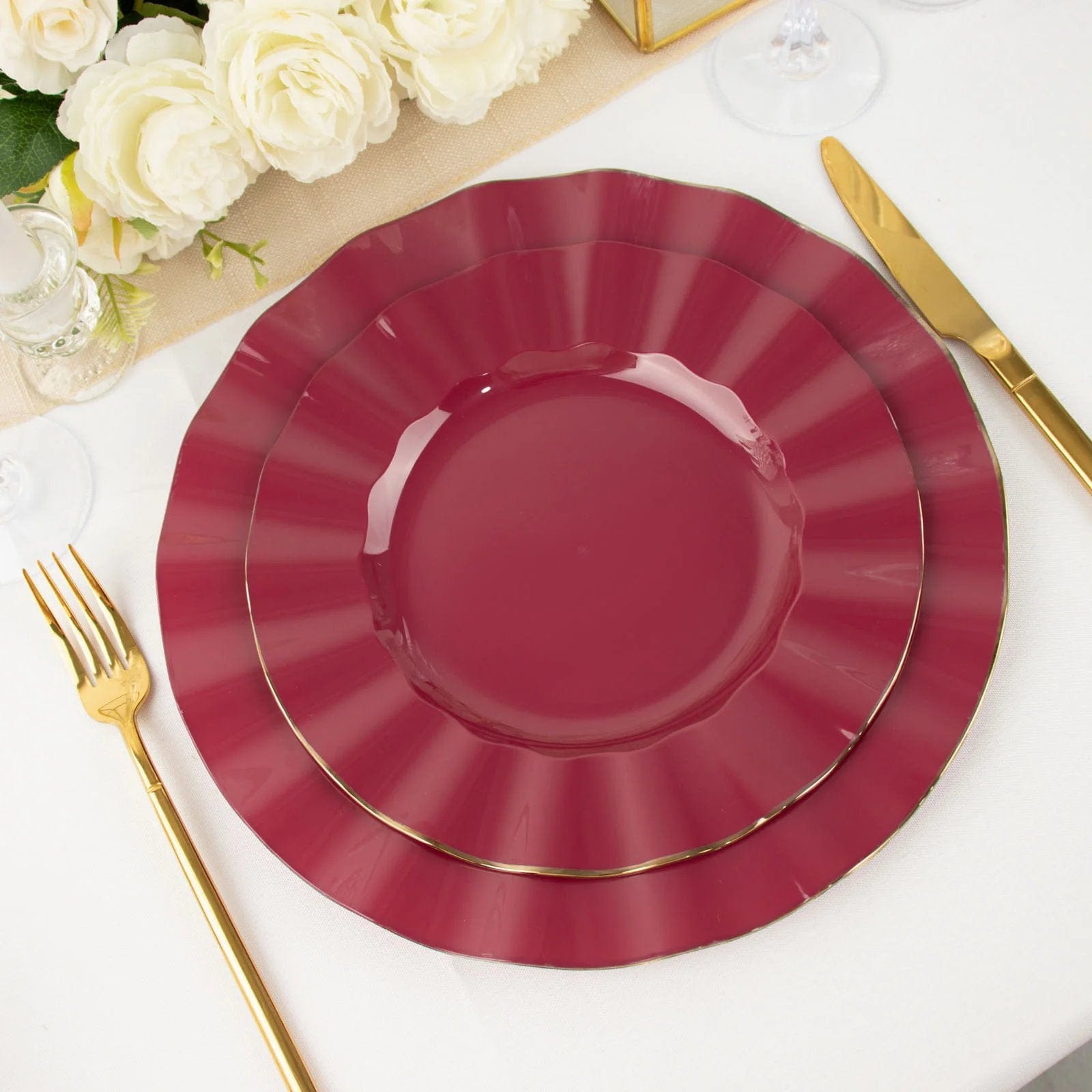 10 Round Disposable Salad Dinner Plastic Plates with Gold Wavy Trim