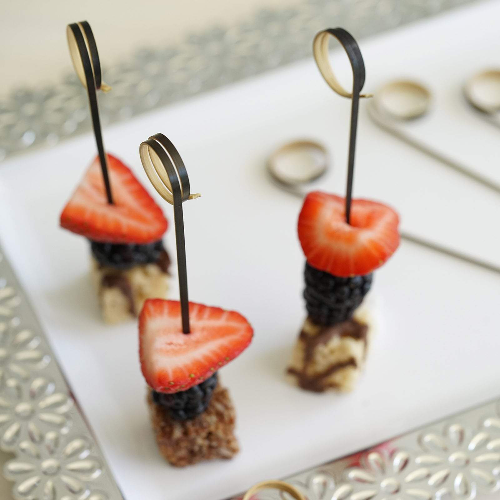 100 pcs 4.75 in long Black Natural Sustainable Bamboo Skewers Cocktail Picks with Loop Ring