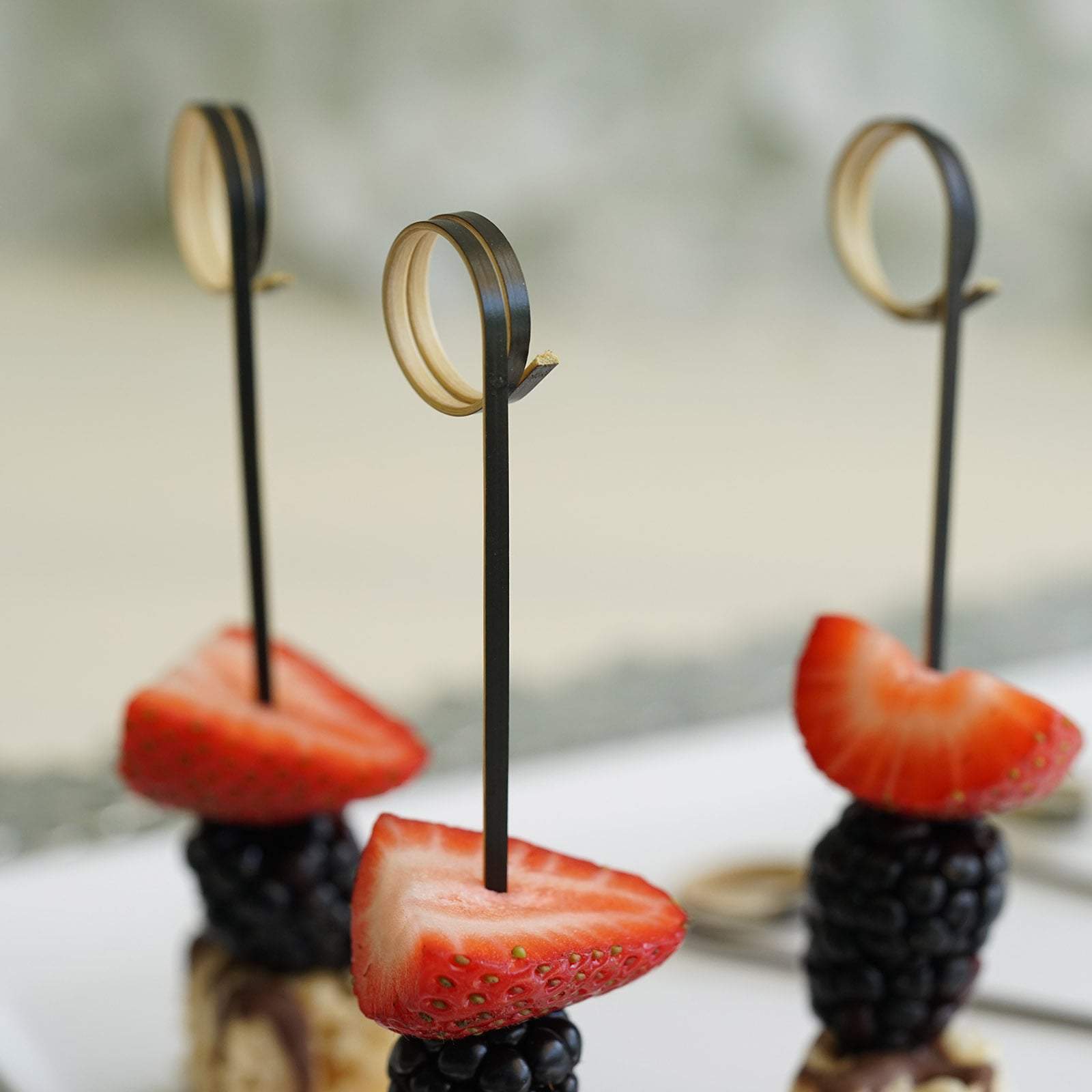 100 pcs 4.75 in long Black Natural Sustainable Bamboo Skewers Cocktail Picks with Loop Ring